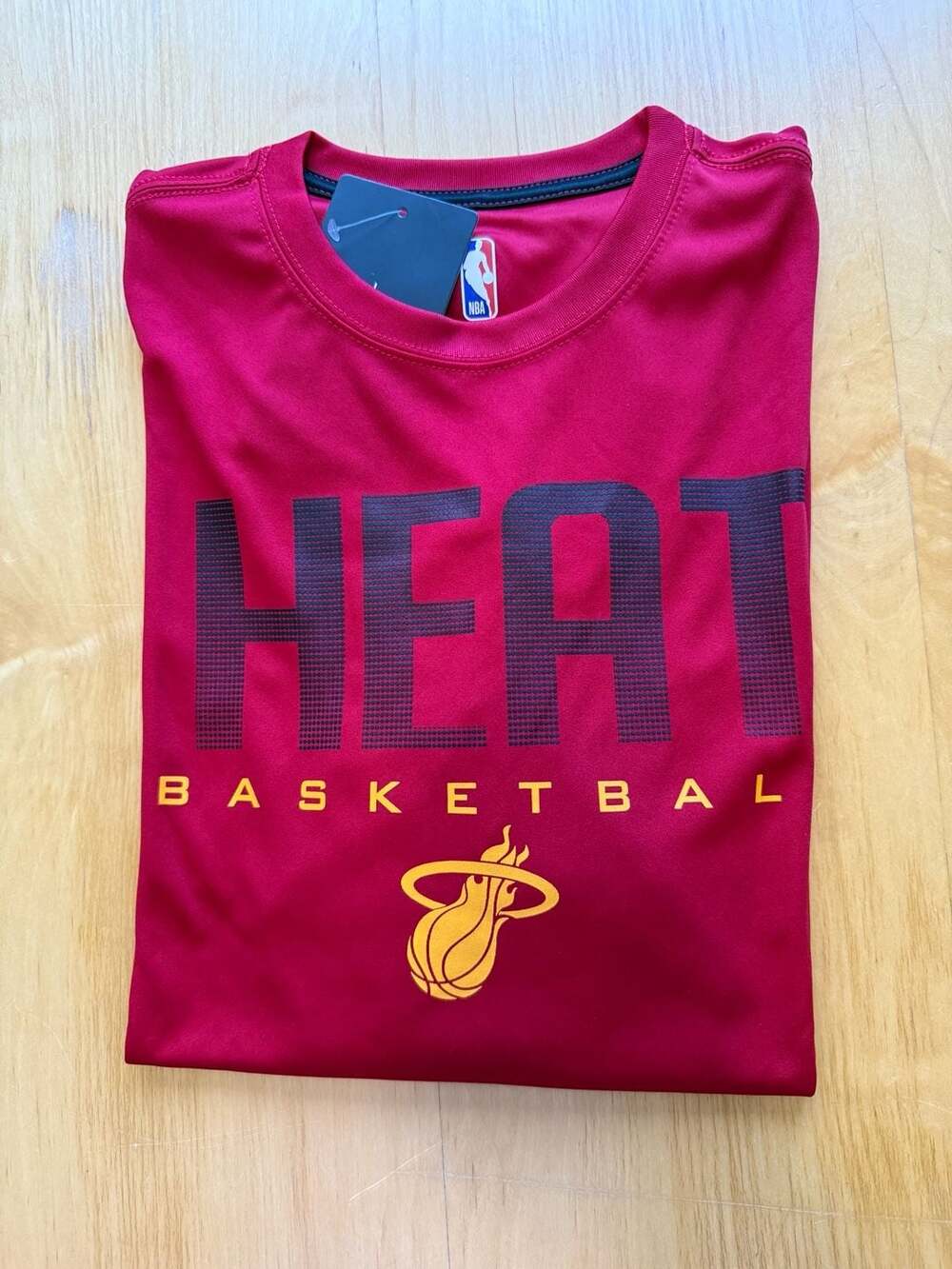 UNK Miami Heat Long Sleeve T-Shirt Size Large Red